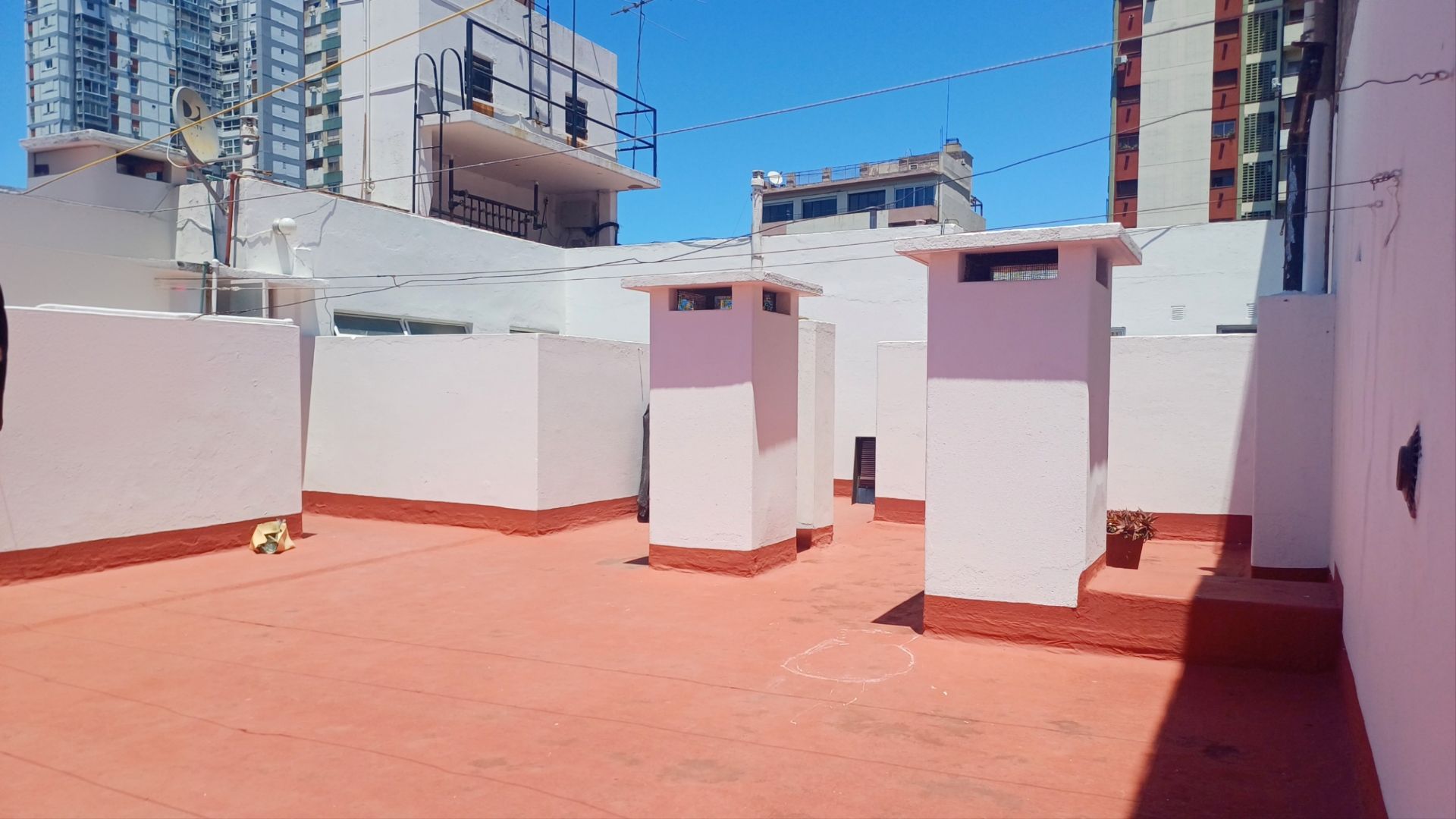 VENTA Departamento 2 ambientes. Sobre Av. Maipu
