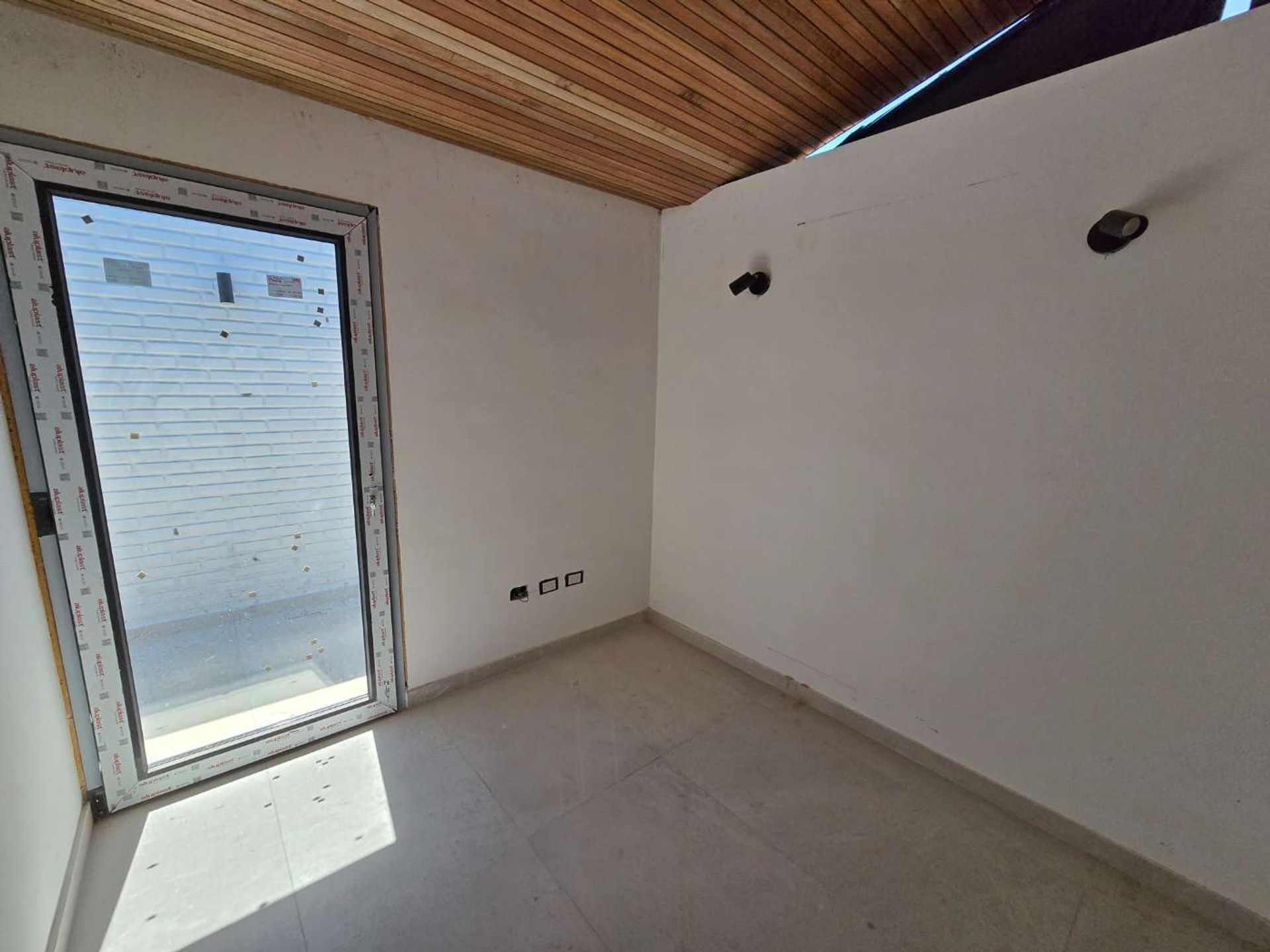 Venta Triplex Con Jardin Y Pileta En San Isidro