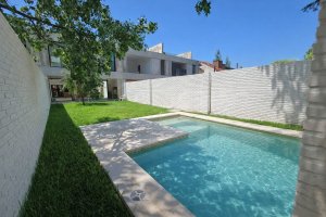 Triplex for Sale with Garden and Pool in San Isidro