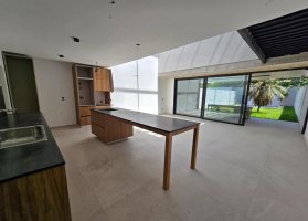 Triplex for Sale with Garden and Pool in San Isidro