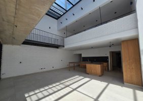 Triplex for Sale with Garden and Pool in San Isidro