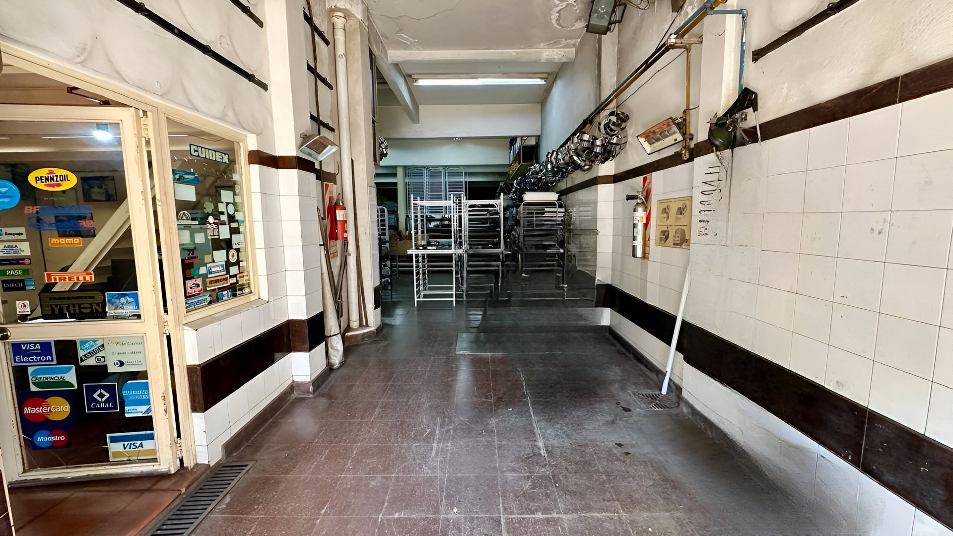 Shop 249 sqm for Sale in Munro Centro