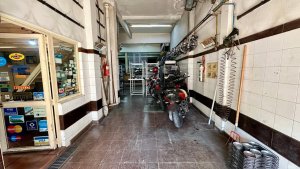 Shop 249 sqm for Sale in Munro Centro