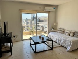 Seasonal 2-room rental with furniture and parking – Nortelta