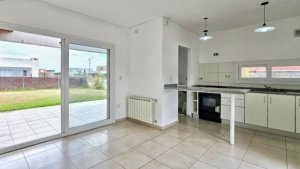 3-Room House for Sale – Parque Galería Casas Santa María