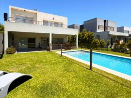 6-room House for Rent in Nordelta Los Castaños Pileta