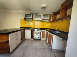 Martinez Ph 5 Rooms with Parking