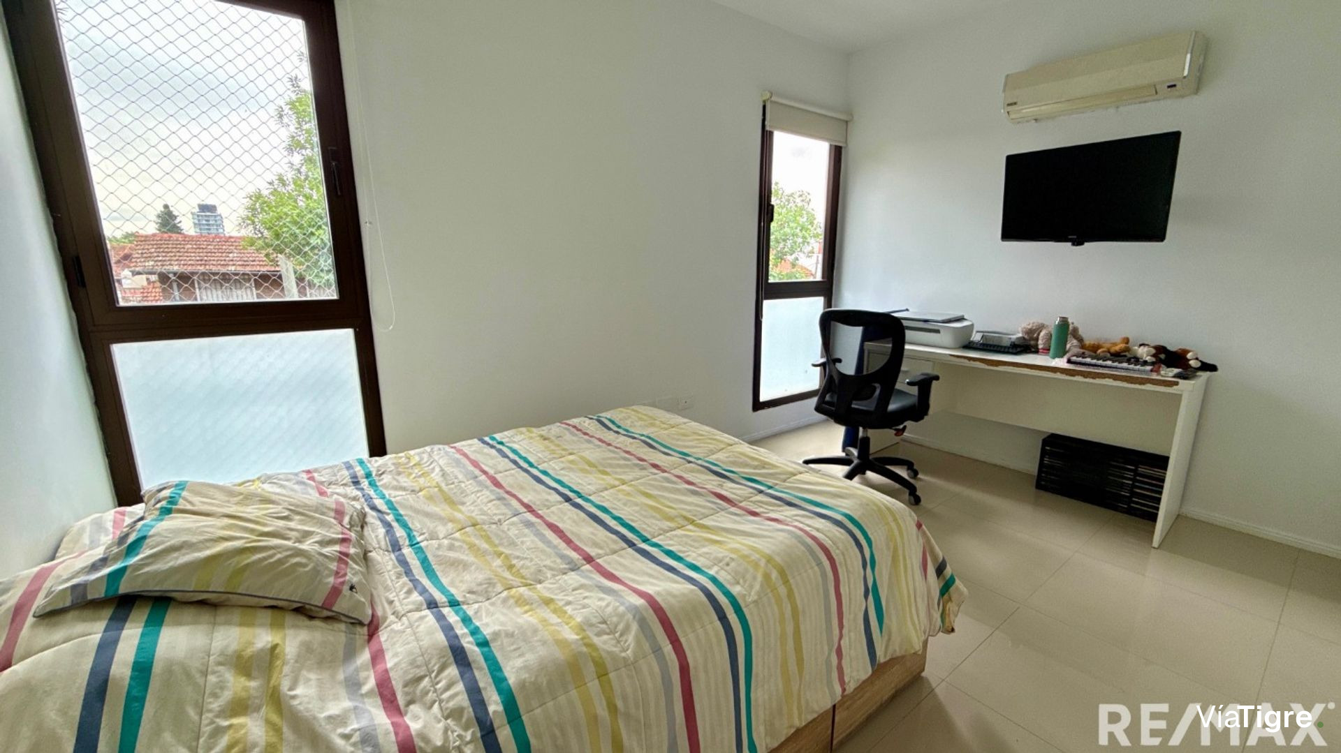 Venta departamento 4 ambientes con cochera Olivos