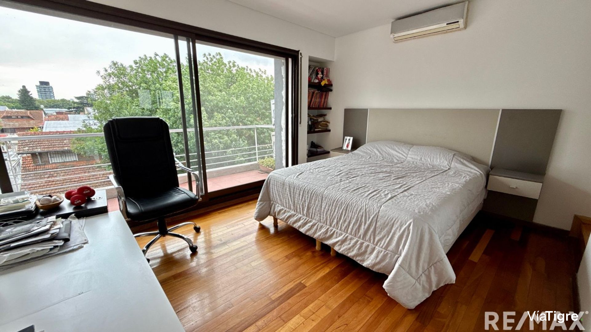 Venta departamento 4 ambientes con cochera Olivos