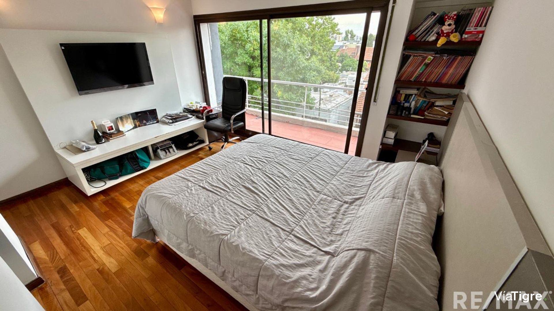 Venta departamento 4 ambientes con cochera Olivos