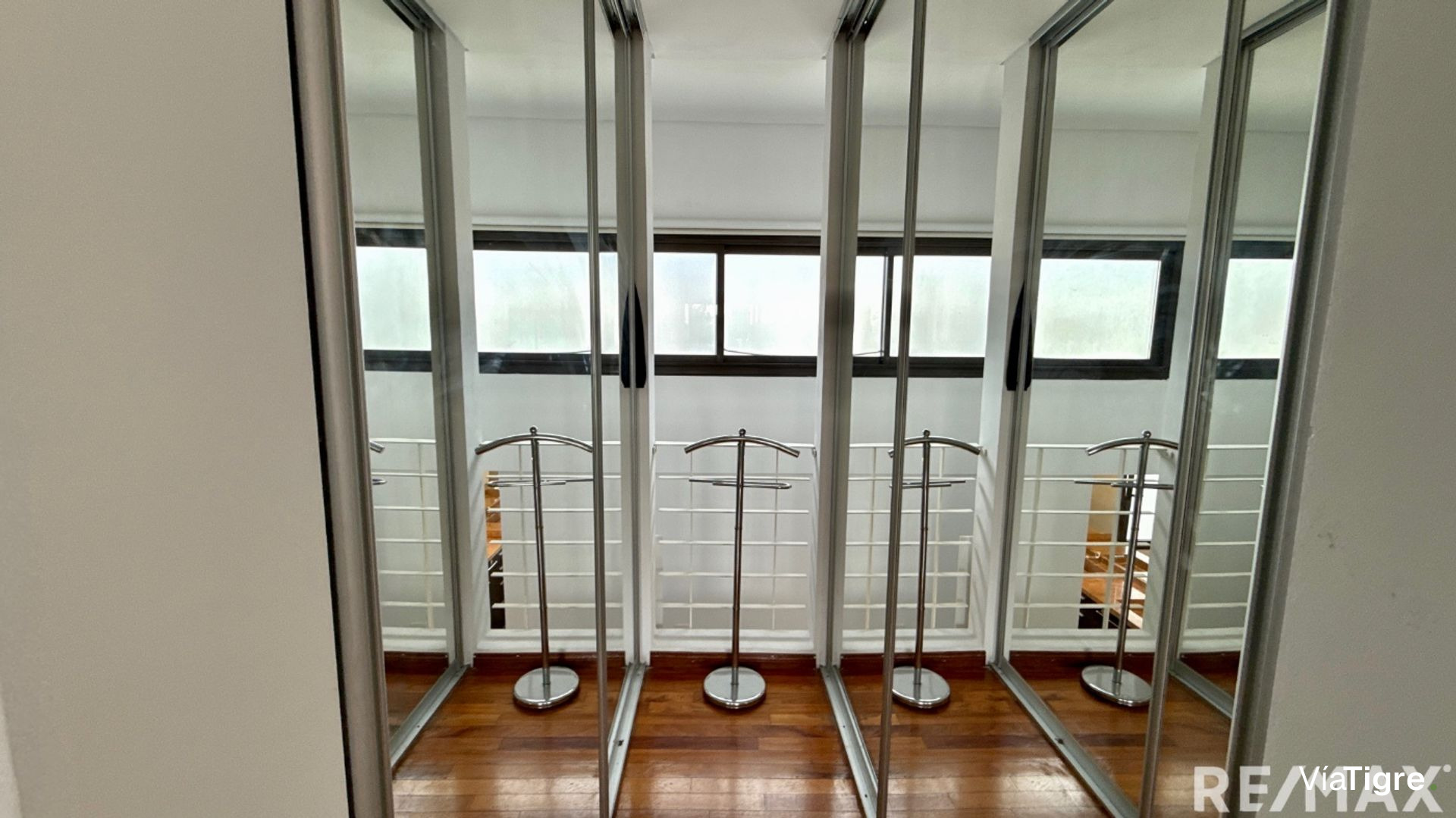 Venta departamento 4 ambientes con cochera Olivos