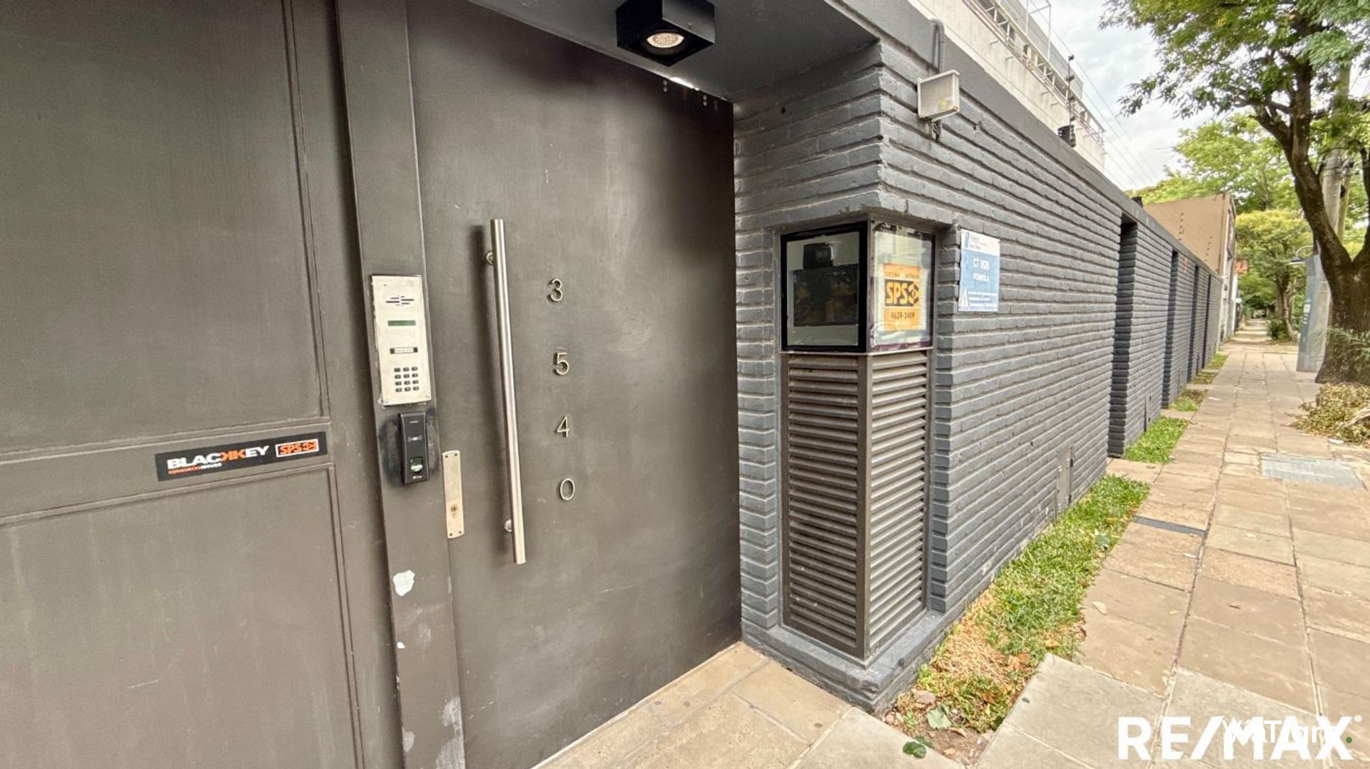 Venta departamento 4 ambientes con cochera Olivos