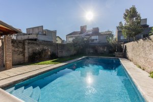 House for Sale: 6 Rooms, Florida Pileta