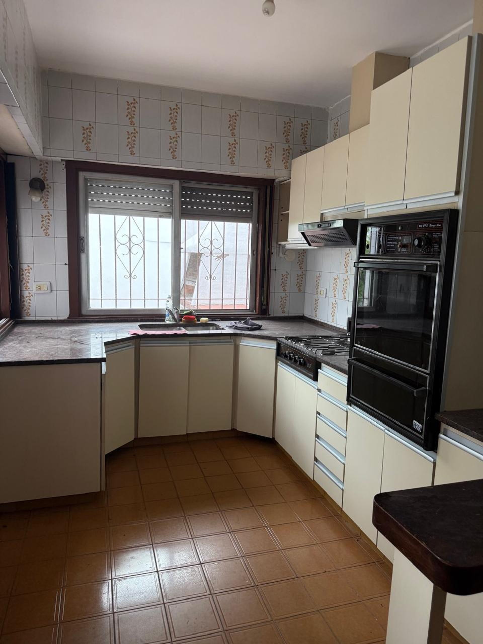 Venta casa 4 ambientes con garage cubierto