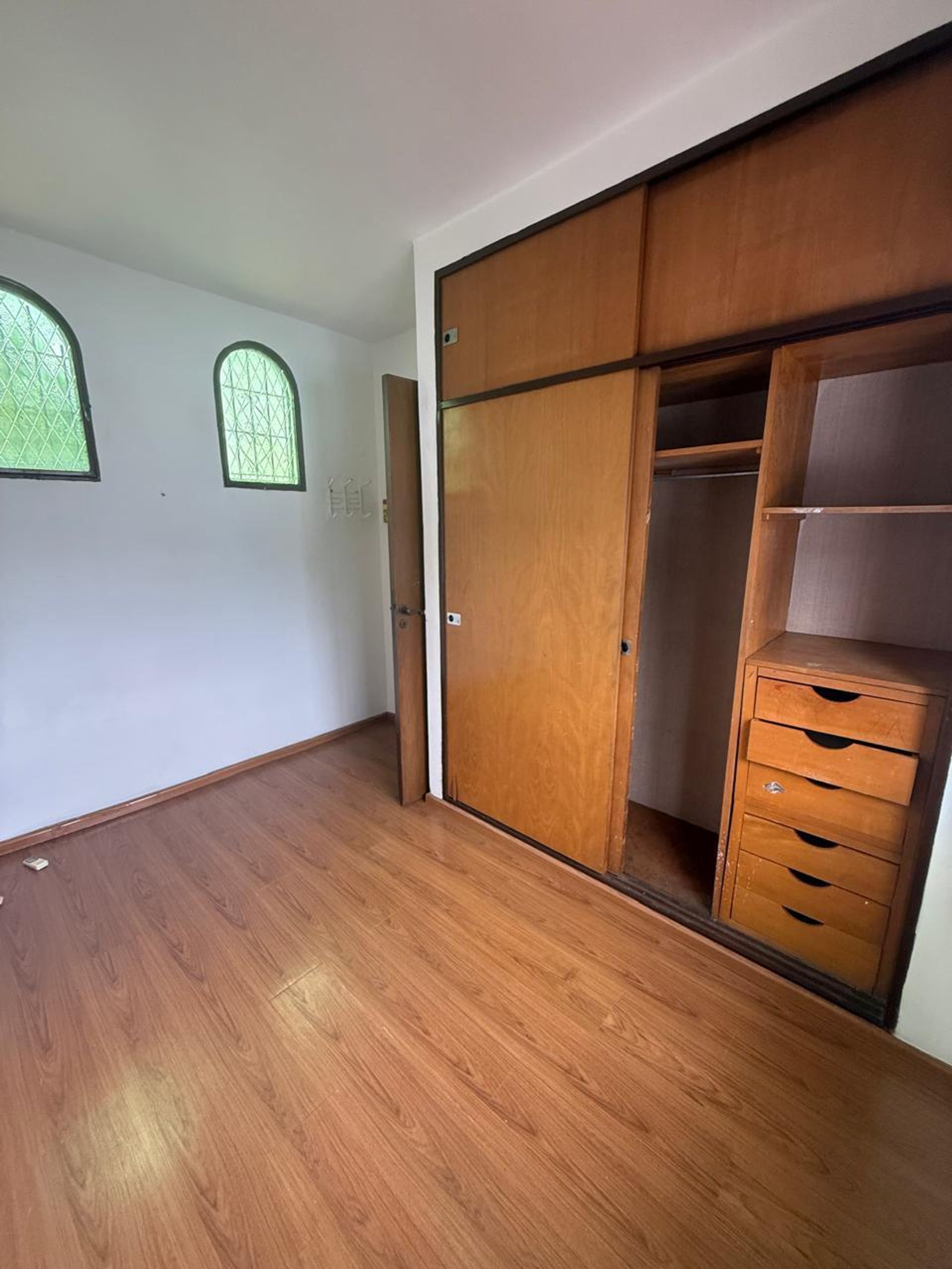 Venta casa 4 ambientes con garage cubierto