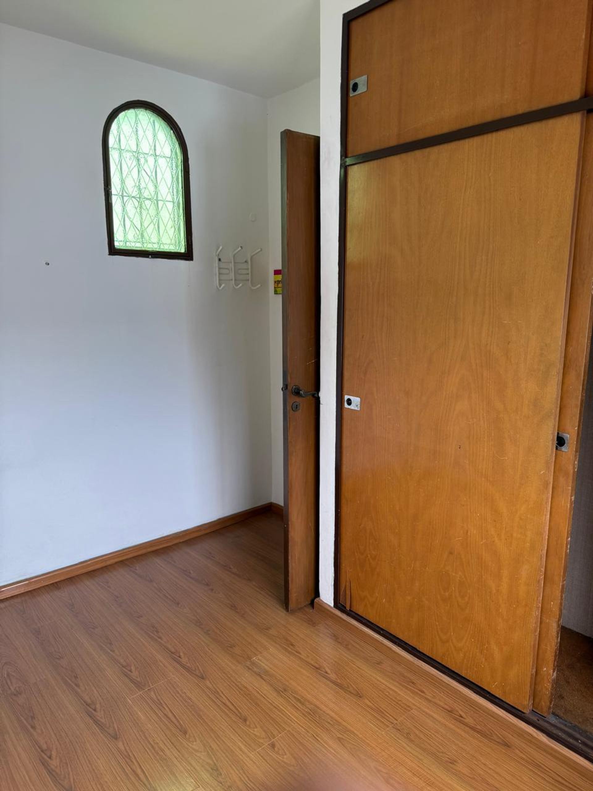 Venta casa 4 ambientes con garage cubierto