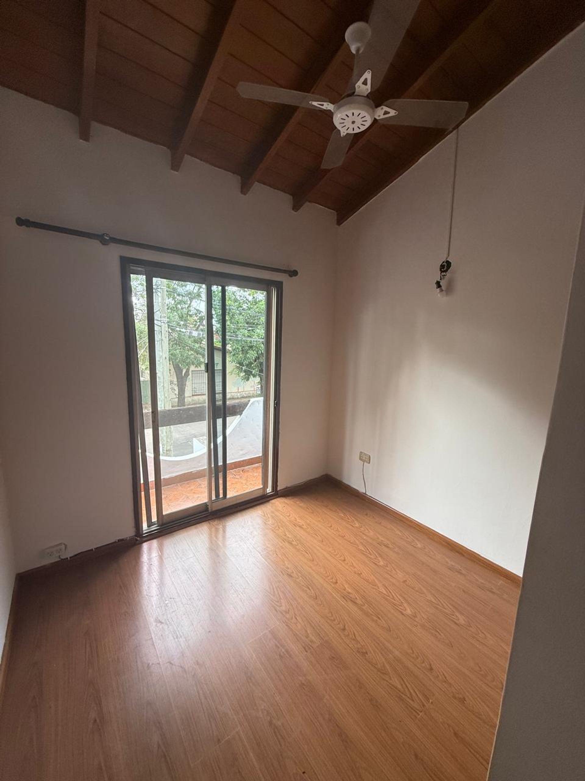 Venta casa 4 ambientes con garage cubierto
