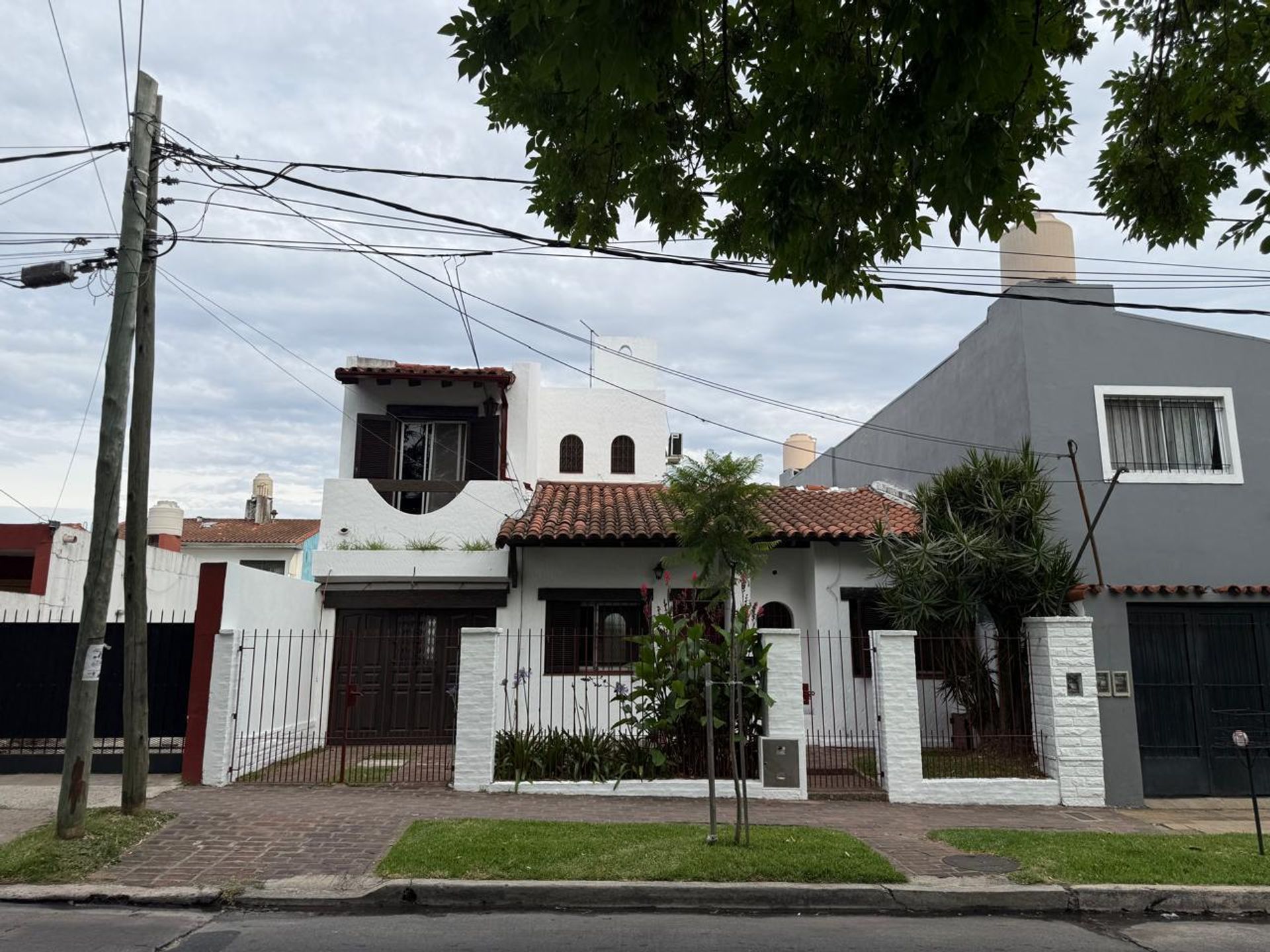 Venta casa 4 ambientes con garage cubierto