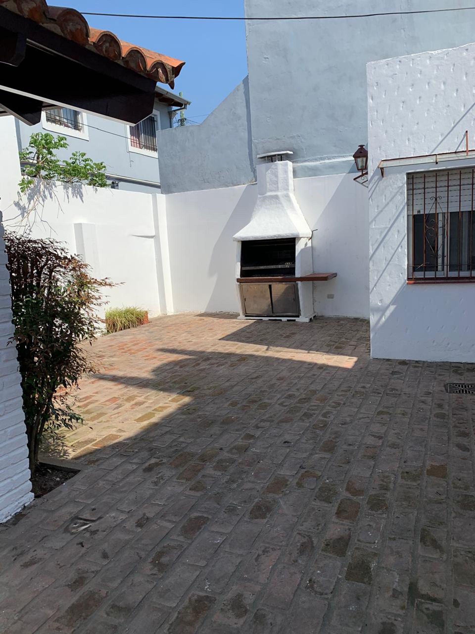 Venta casa 4 ambientes con garage cubierto