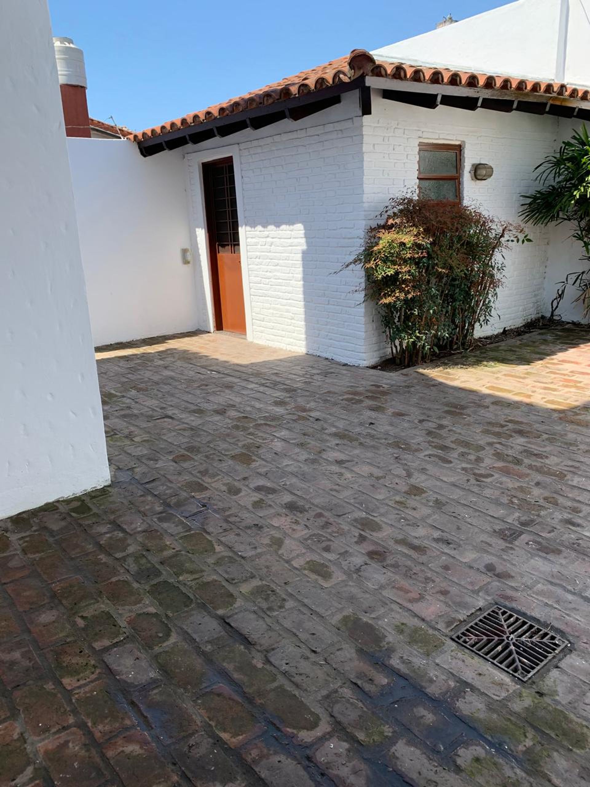 Venta casa 4 ambientes con garage cubierto
