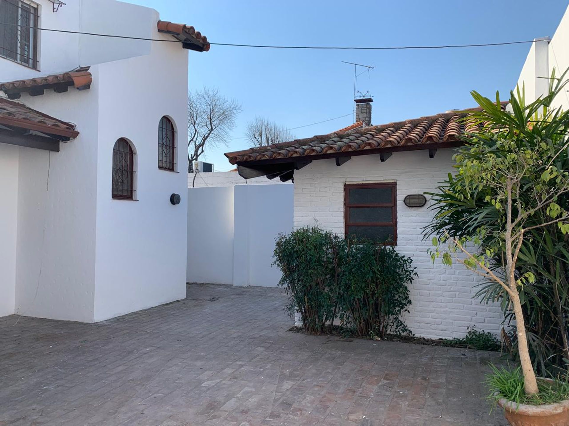 Venta casa 4 ambientes con garage cubierto