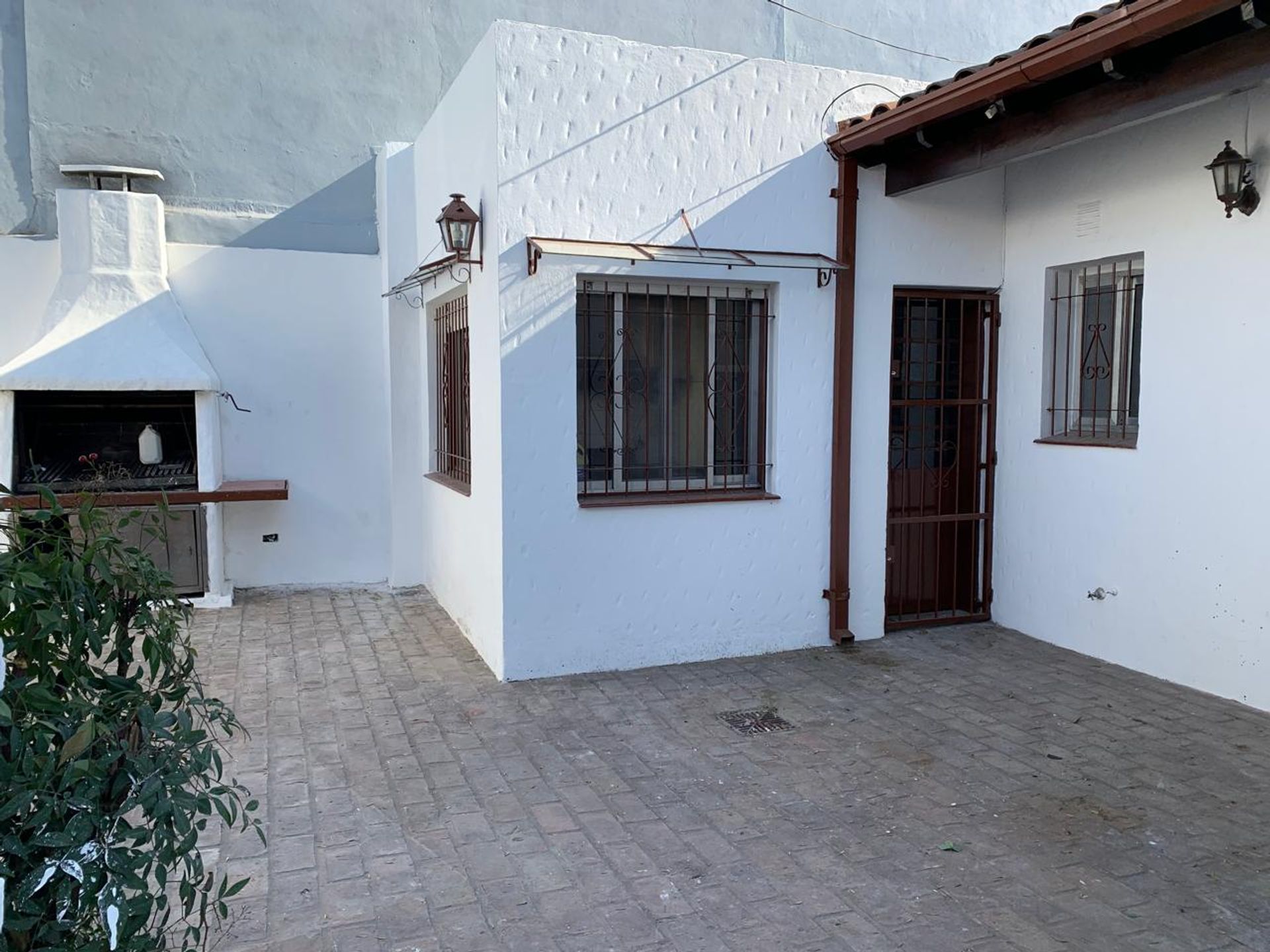 Venta casa 4 ambientes con garage cubierto