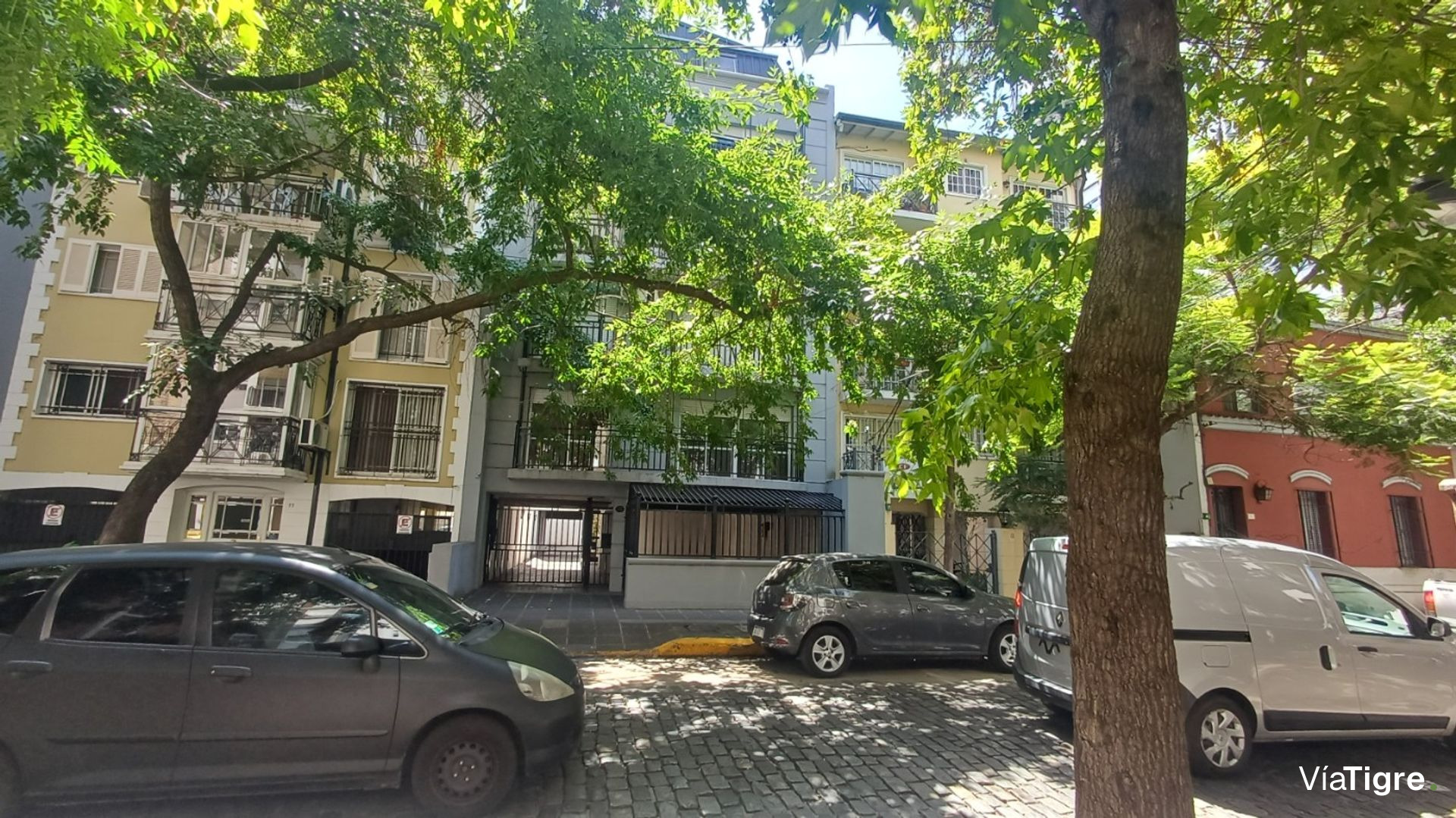 Tres Ambientes Con Cochera Y Baulera En Alquiler