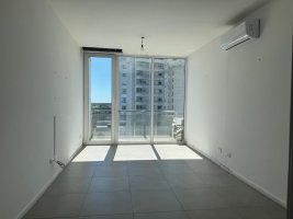 For Rent Apartment 4 rooms, 2 parking spaces, Riverside
