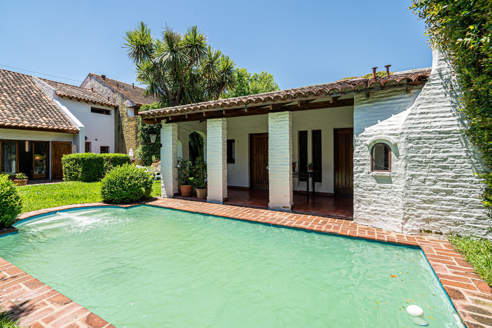 Casa venta 5 amb c/jardín, pileta, quincho. 387 m²