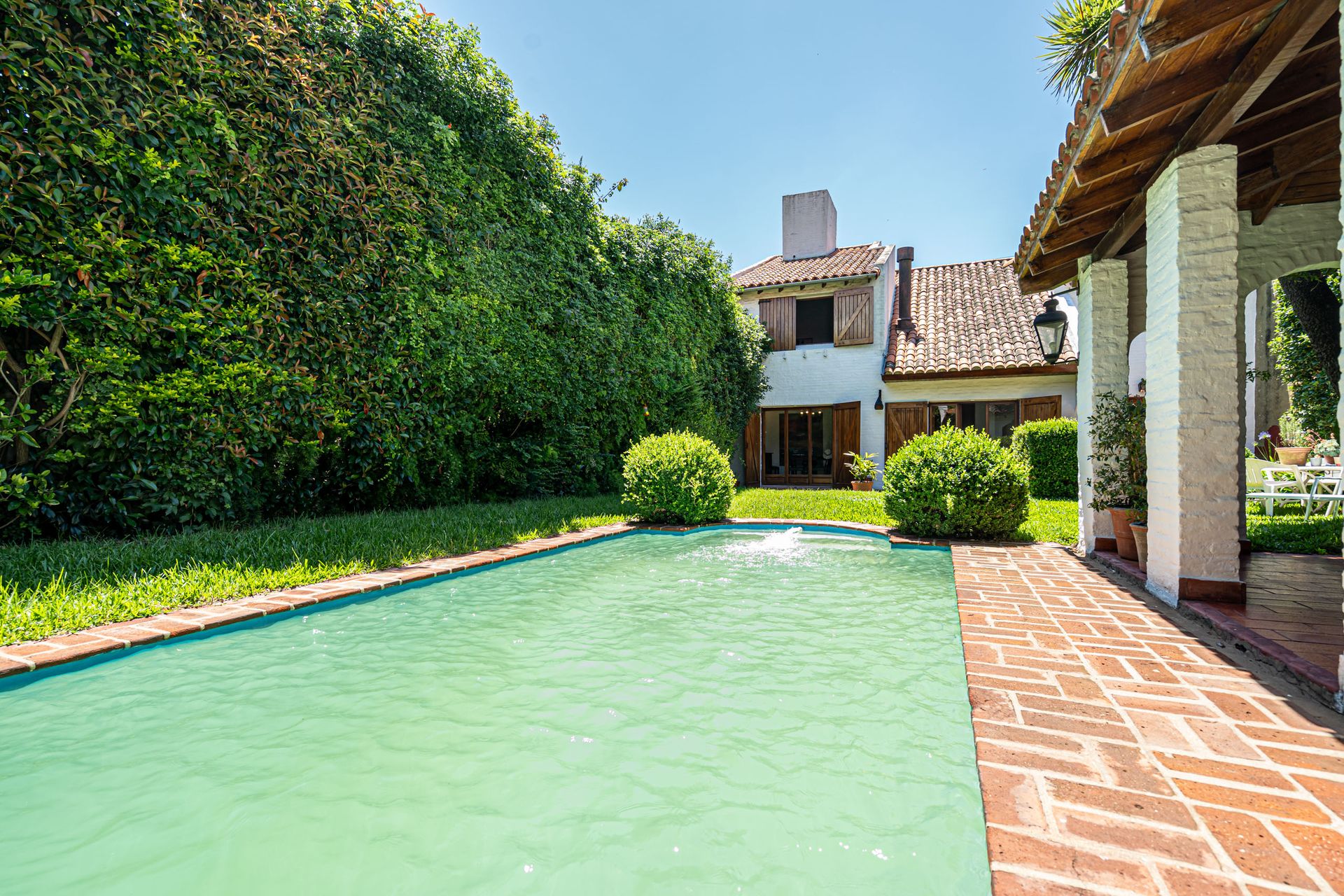 Casa venta 5 amb c/jardín, pileta, quincho. 387 m²