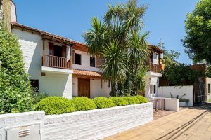 Casa venta 5 amb c/jardín, pileta, quincho. 387 m²