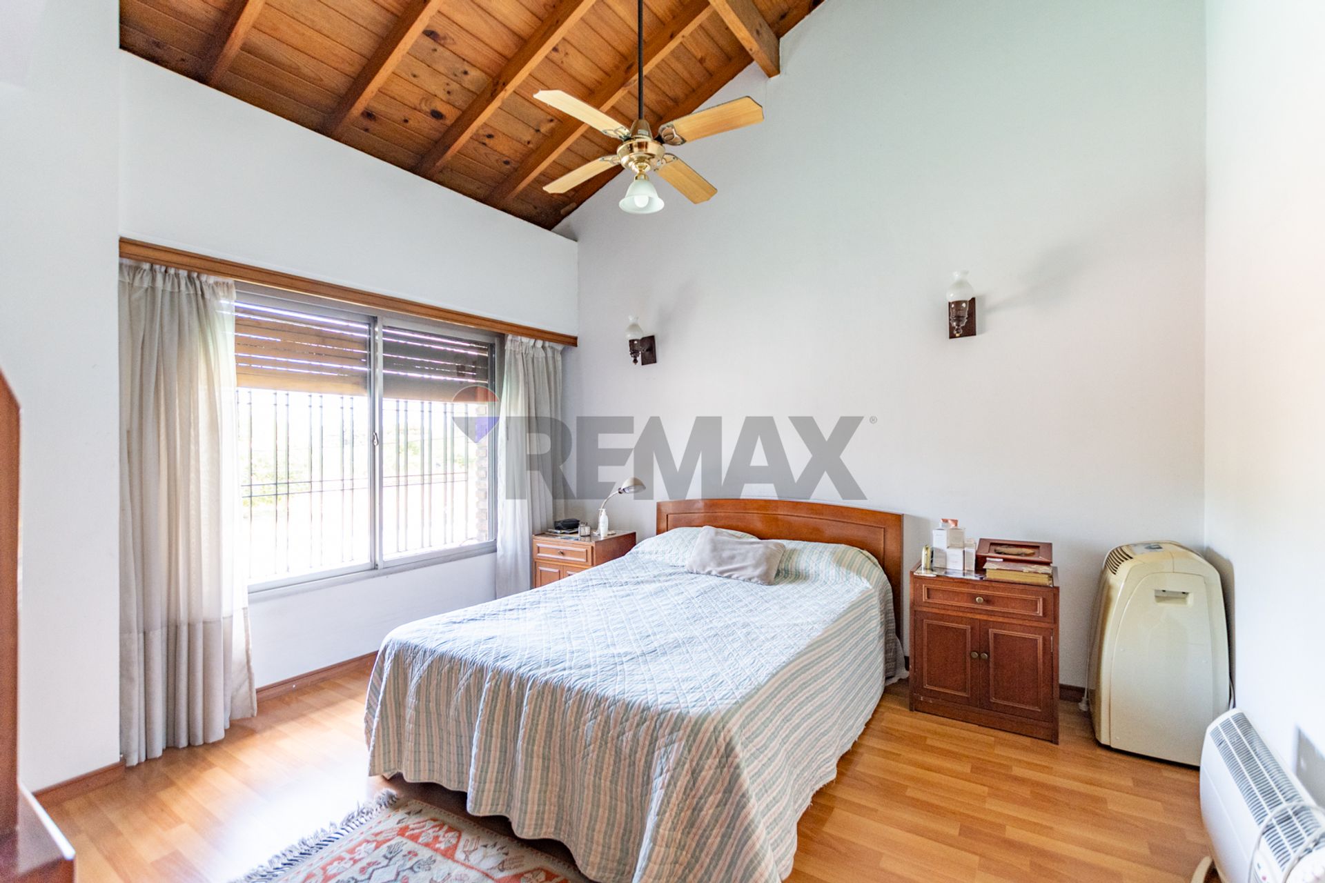 Venta Casa 4 Amb C/Pile Y Quincho En Lopez Camelo