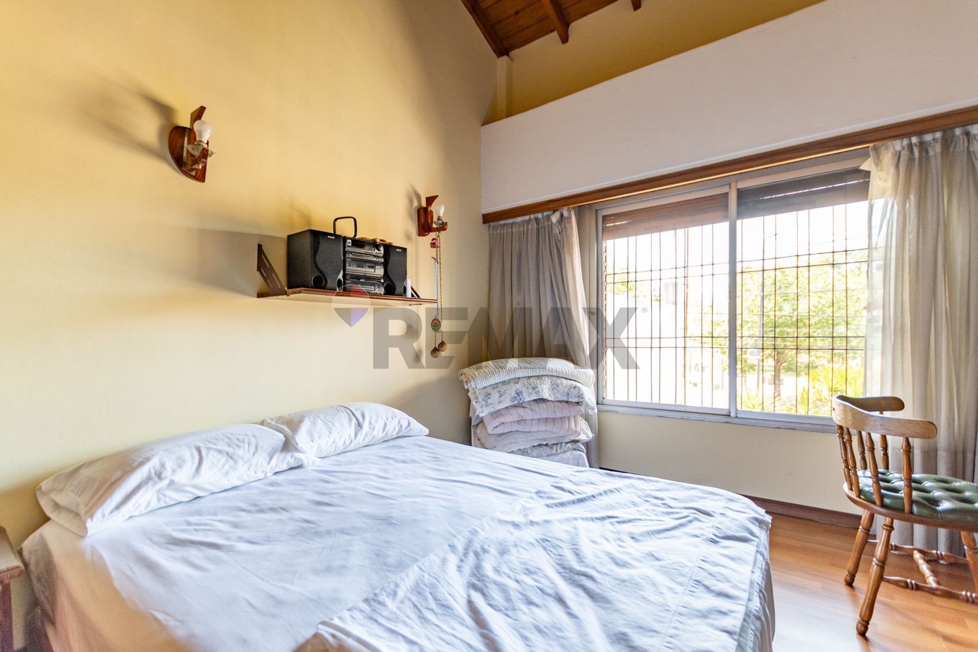 Venta Casa 4 Amb C/Pile Y Quincho En Lopez Camelo