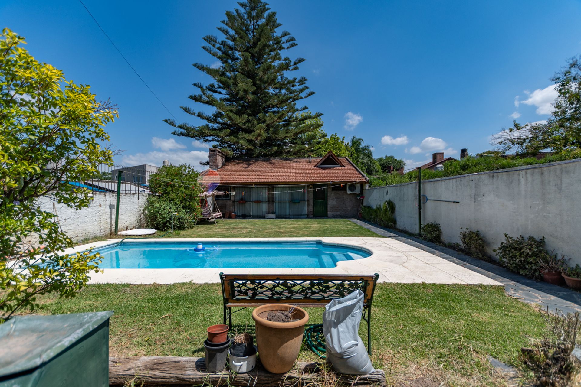 Venta Casa 4 Amb C/Pile Y Quincho En Lopez Camelo
