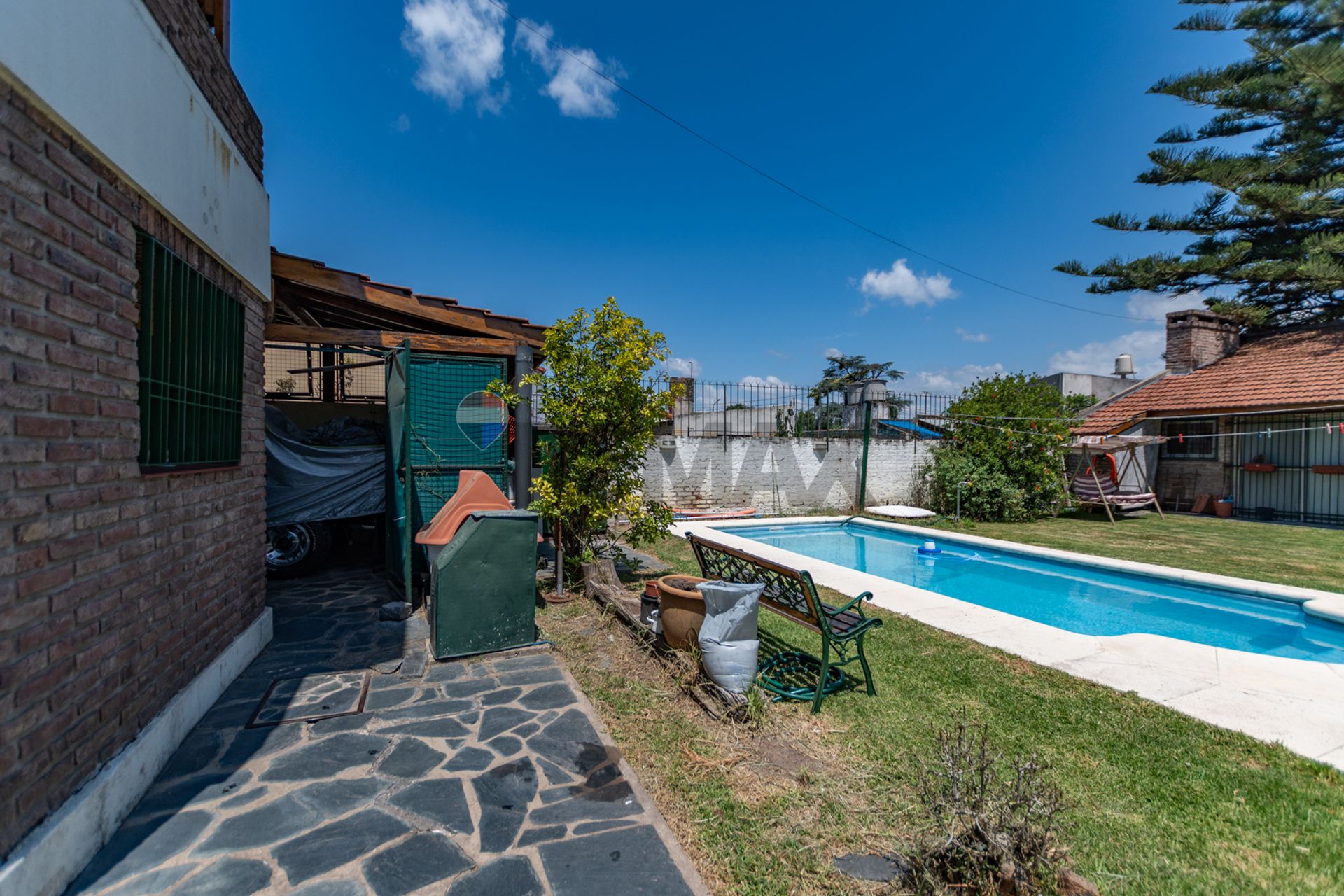 Venta Casa 4 Amb C/Pile Y Quincho En Lopez Camelo