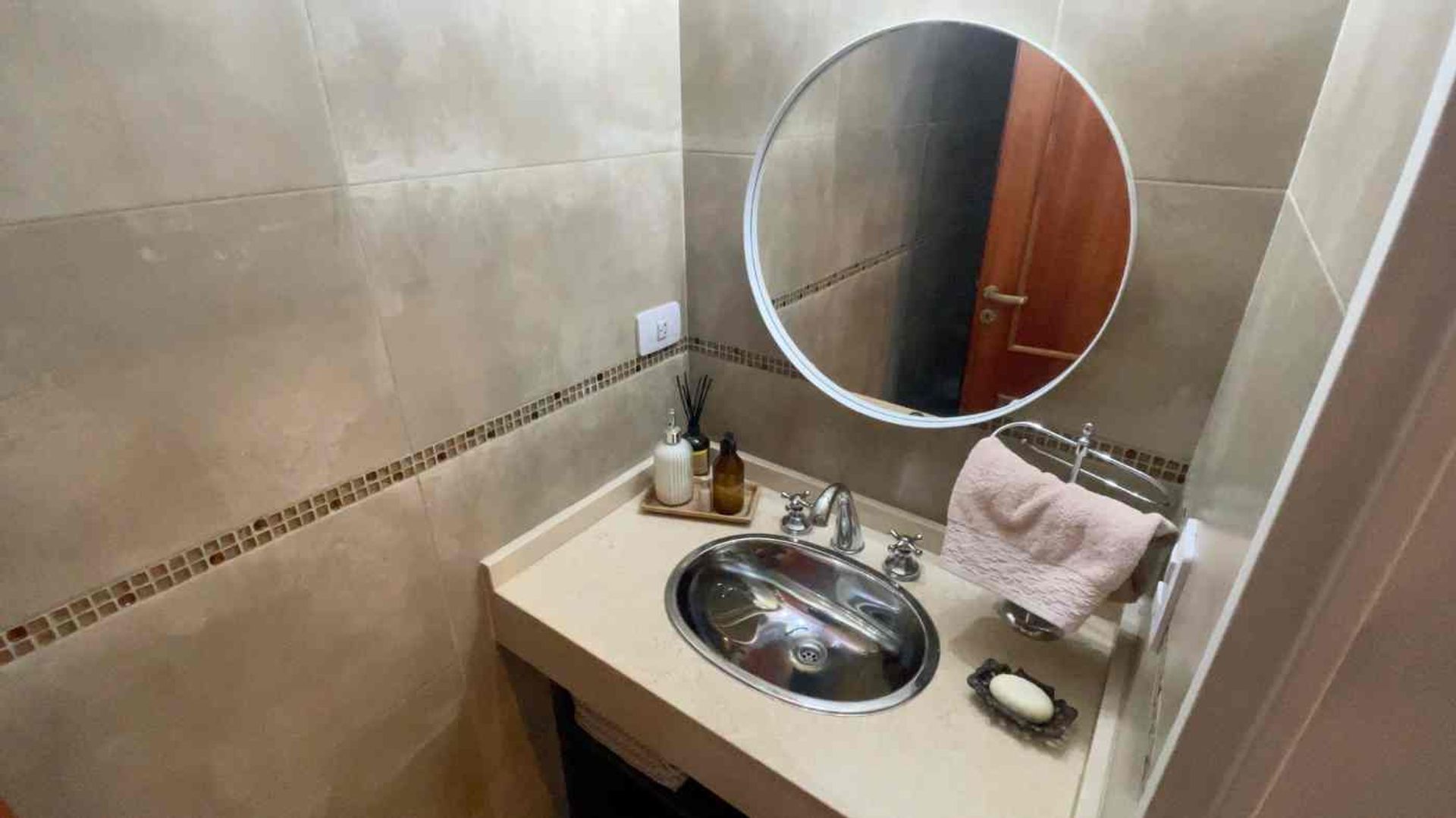 Venta Casa 4 Amb. Patio/Coch Ap Cred. -V. Adelina