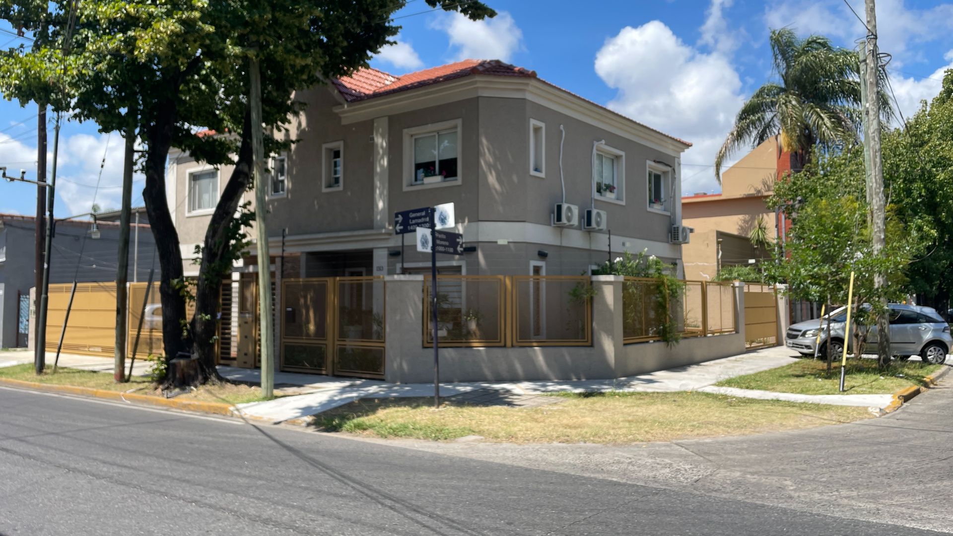 Venta Casa 4 Amb. Patio/Coch Ap Cred. -V. Adelina