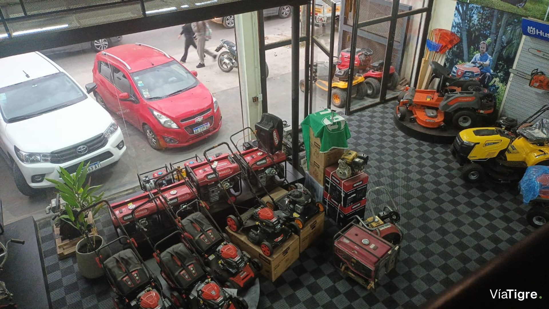 Venta Local Com. Apto Desarrollo en Av Benavidez