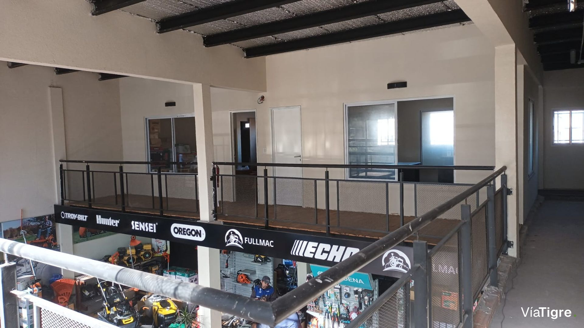 Venta Local Com. Apto Desarrollo en Av Benavidez