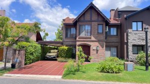 Casa En Barrio Tres Horquetas. San Fernando