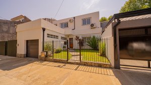 Venta Casa 4 Ambientes Totalmente Reciclada