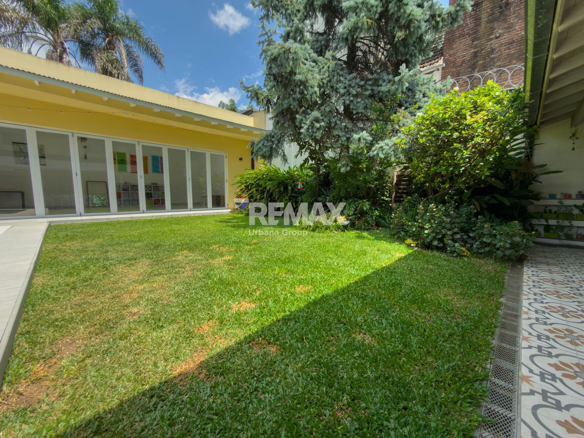 VENTA EXCELENTE CASA CH 5 AMB. C/Coch - SAN ISIDRO