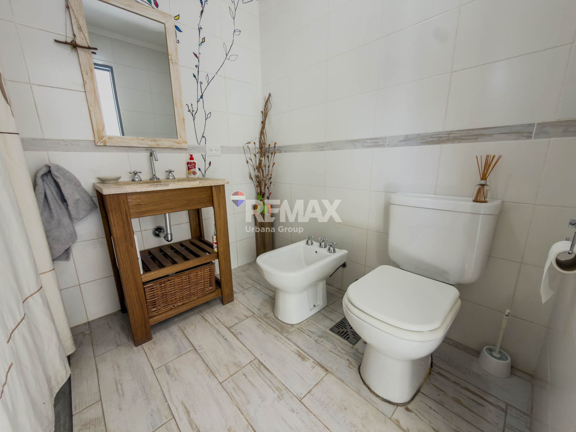 VENTA EXCELENTE CASA CH 5 AMB. C/Coch - SAN ISIDRO