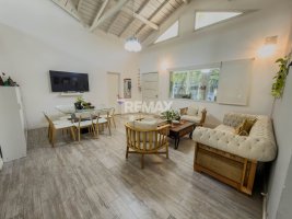 VENTA EXCELENTE CASA CH 5 AMB. C/Coch - SAN ISIDRO