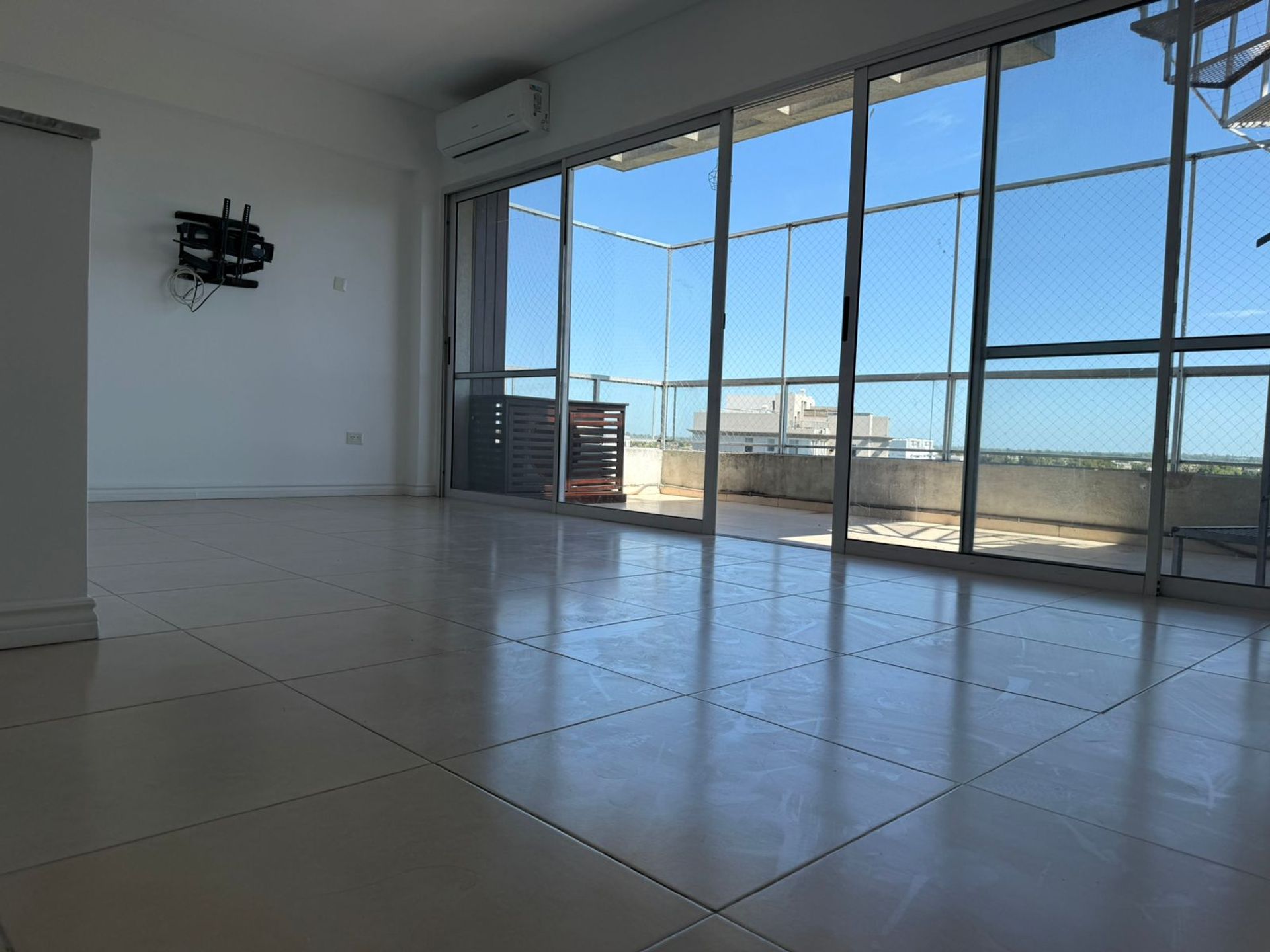 Duplex con terraza Palmar Nordelta vista Laguna