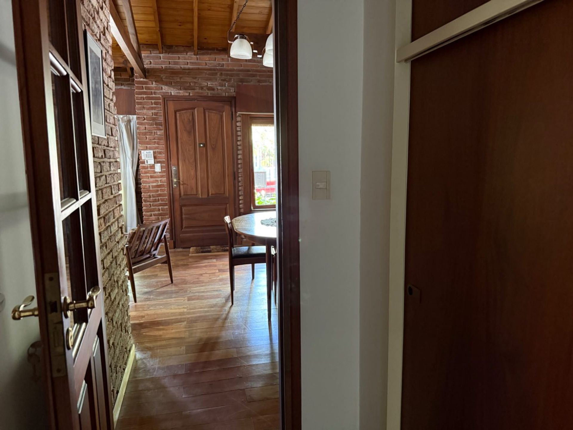 Casa de una planta con altillo y jardín Martinez
