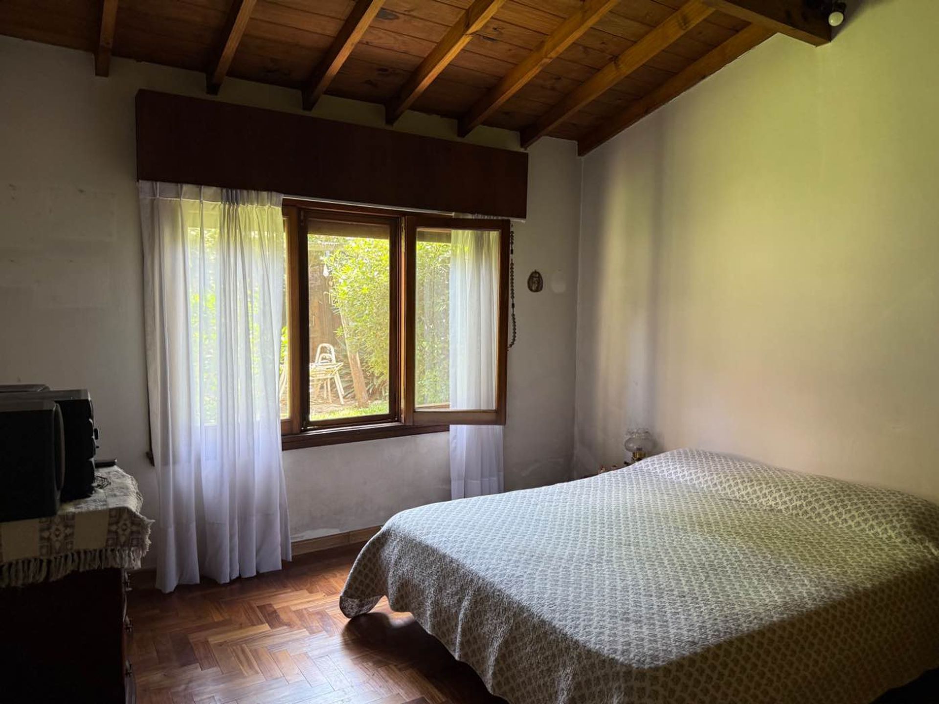 Casa de una planta con altillo y jardín Martinez
