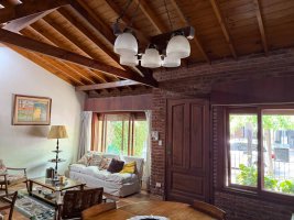 Casa de una planta con altillo y jardín Martinez