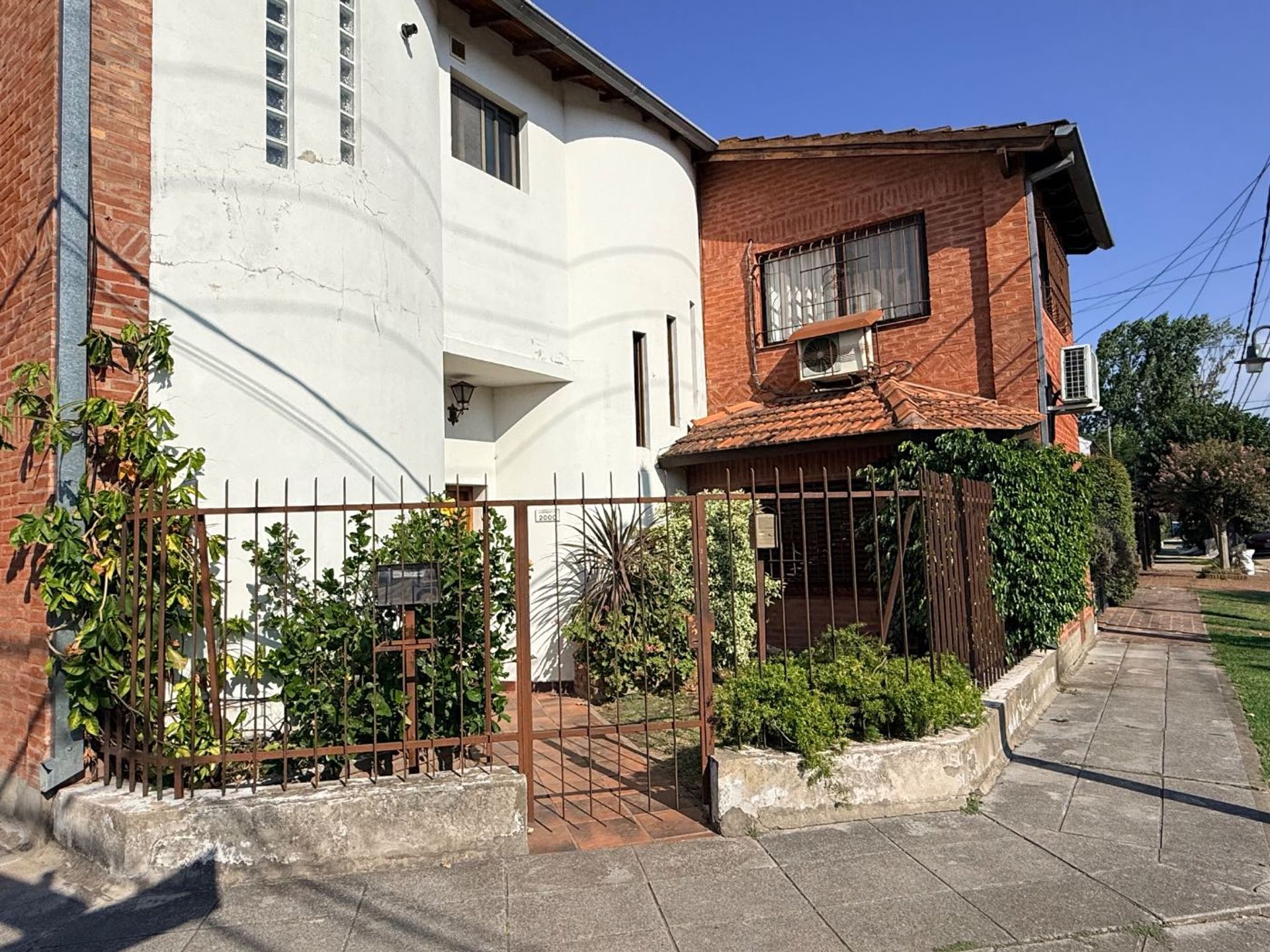 Venta casa 4 ambientes con cochera Martinez