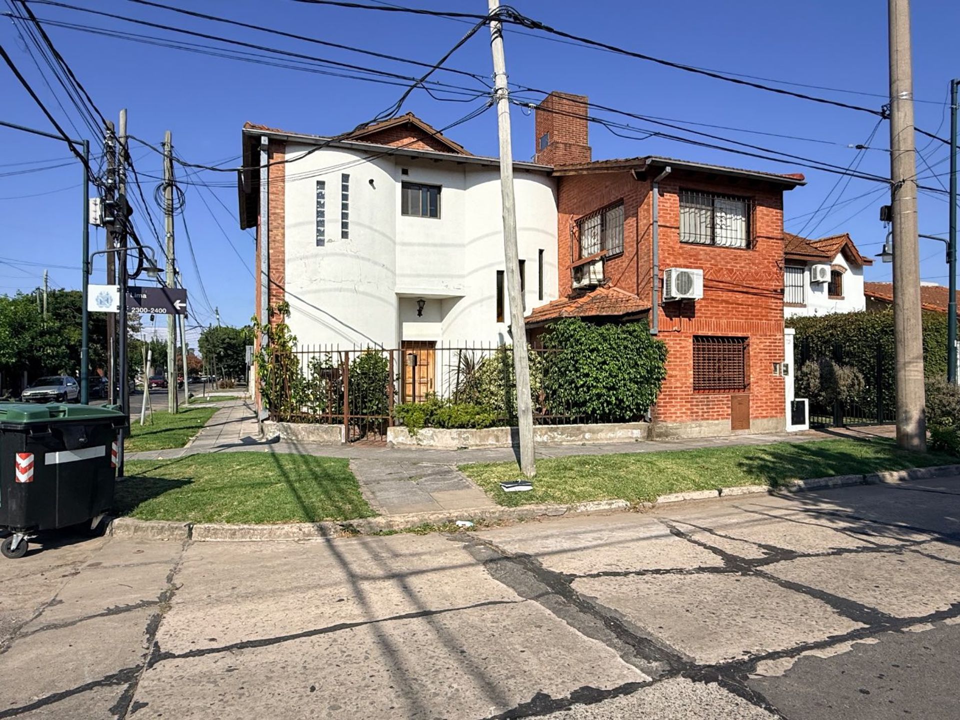 Venta casa 4 ambientes con cochera Martinez